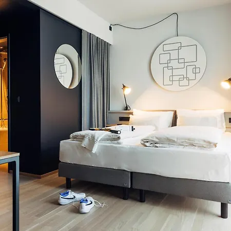 ホテル Harry's & *