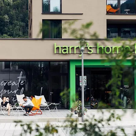 Harry's & ホテル *