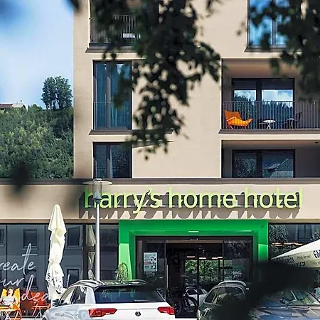 Harry's & Szálloda