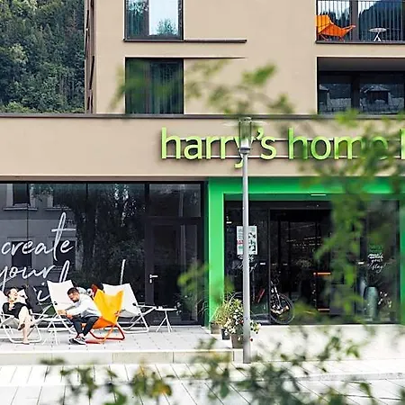 Harry's &